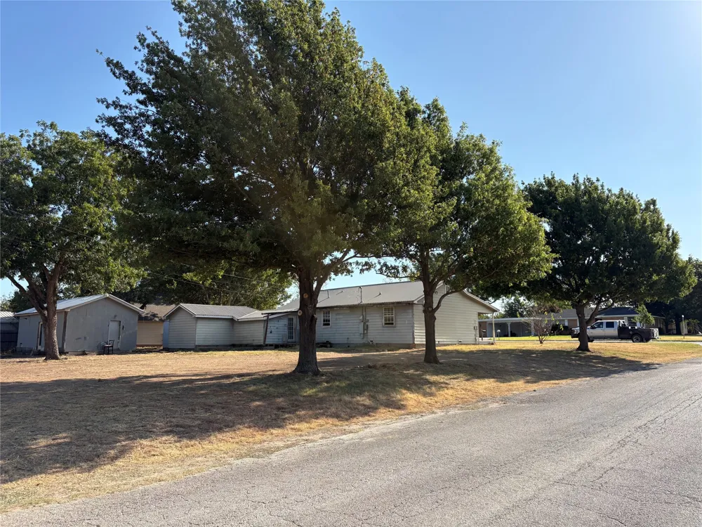 412 10th Street Nocona, TX 76255
