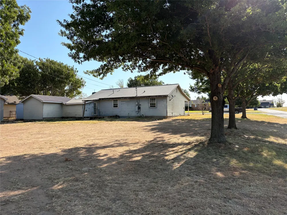412 10th Street Nocona, TX 76255