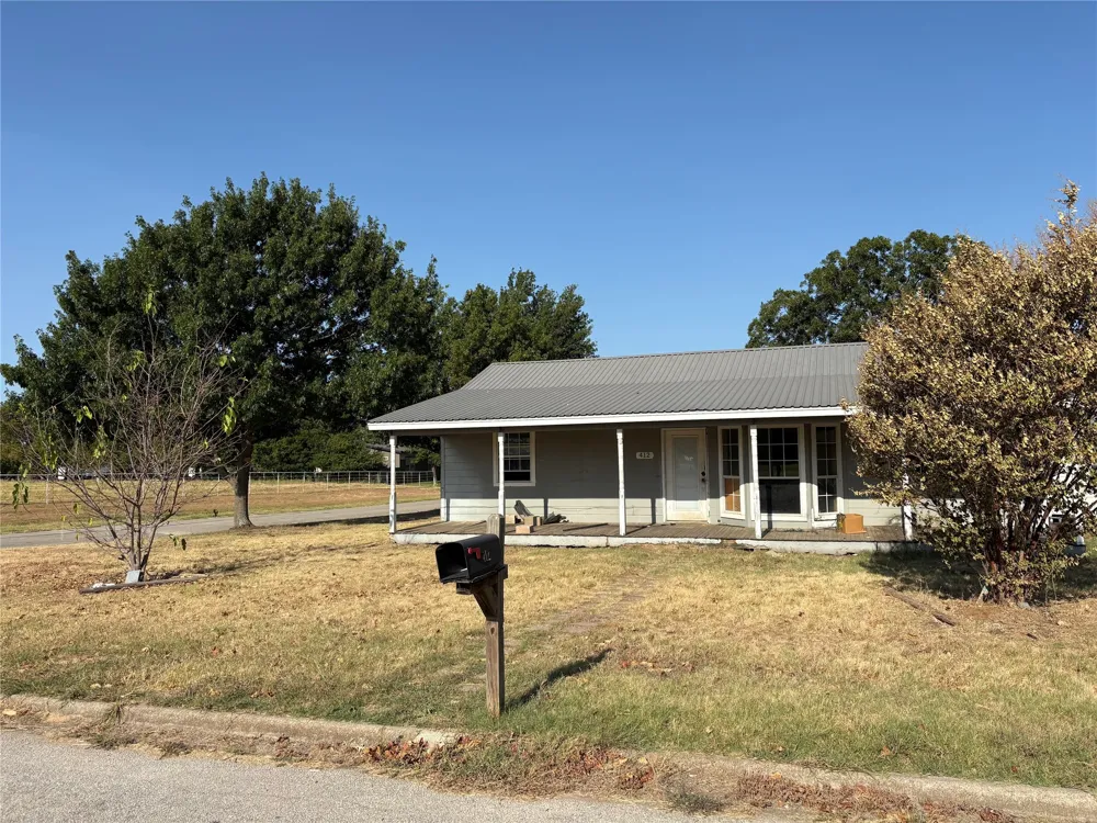 412 10th Street Nocona, TX 76255