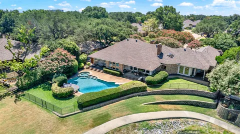 5221 MARINERS DRIVE