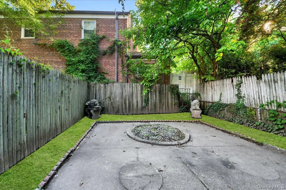 308 W 234th Street Bronx, NY 10463