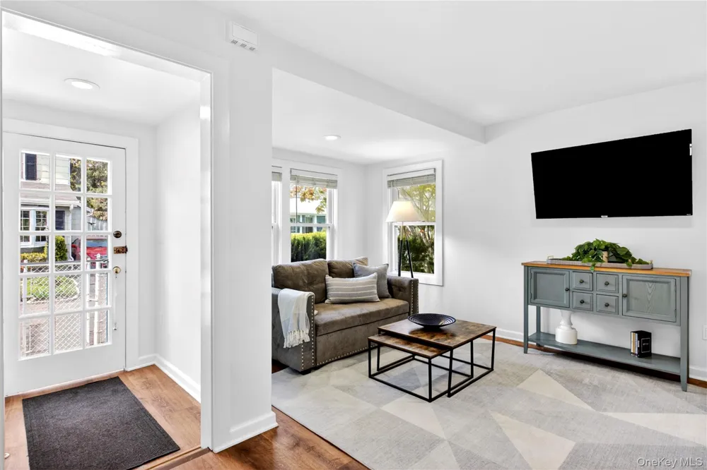 12 Smull Place Port Washington, NY 11050