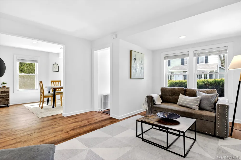 12 Smull Place Port Washington, NY 11050
