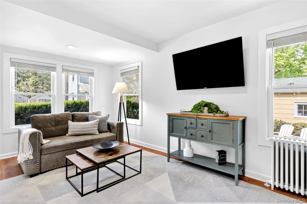 12 Smull Place Port Washington, NY 11050