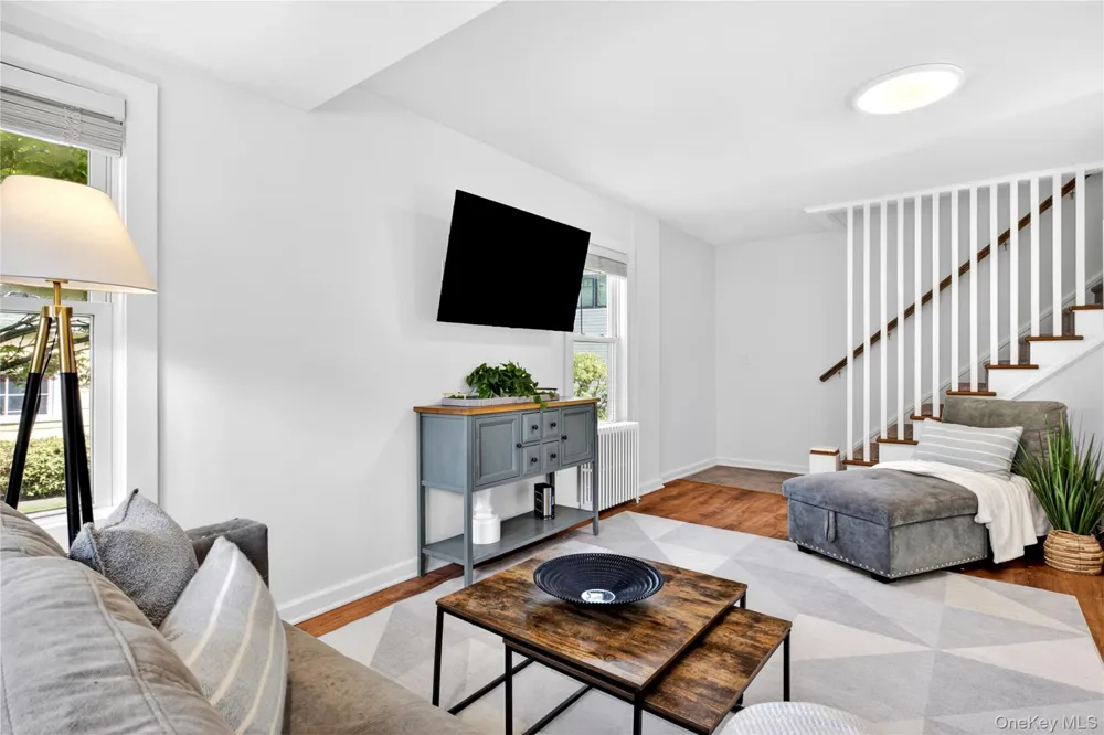 12 Smull Place Port Washington, NY 11050
