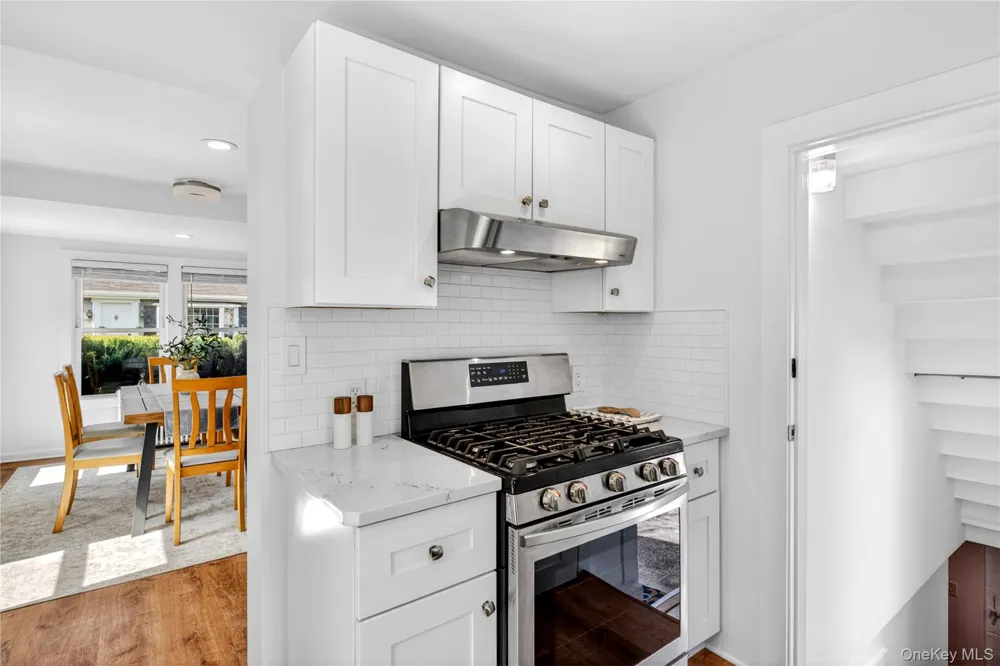 12 Smull Place Port Washington, NY 11050