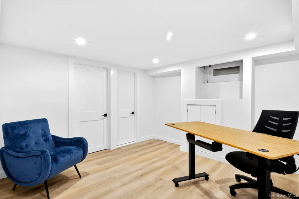 12 Smull Place Port Washington, NY 11050
