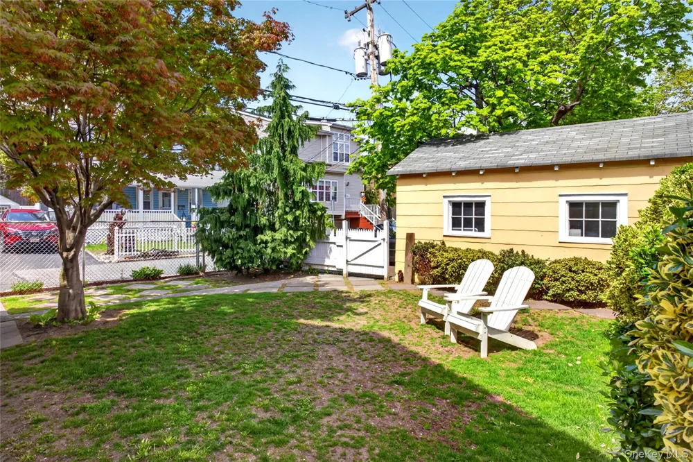 12 Smull Place Port Washington, NY 11050