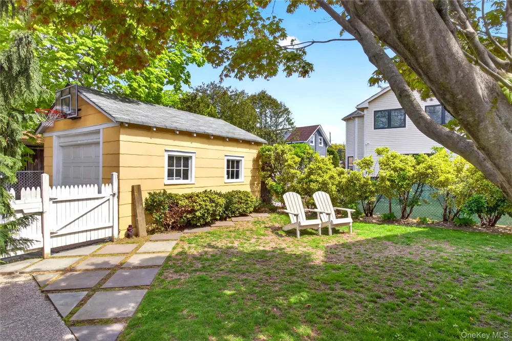 12 Smull Place Port Washington, NY 11050