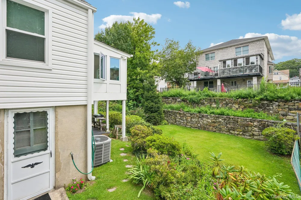 105 Hildreth Place Yonkers, NY 10704