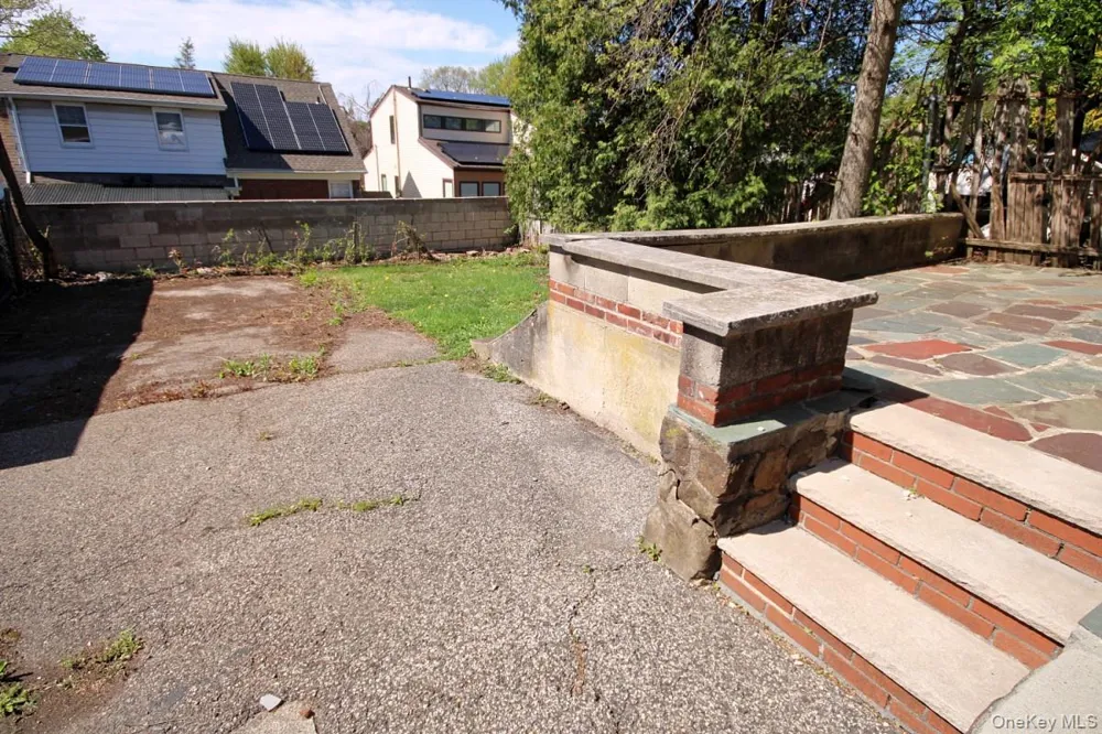 1051 victory Boulevard Staten Island, NY 10301