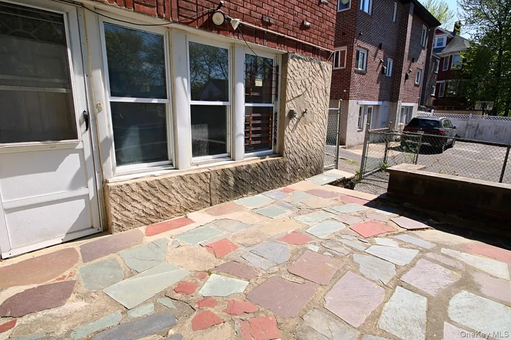 1051 victory Boulevard Staten Island, NY 10301