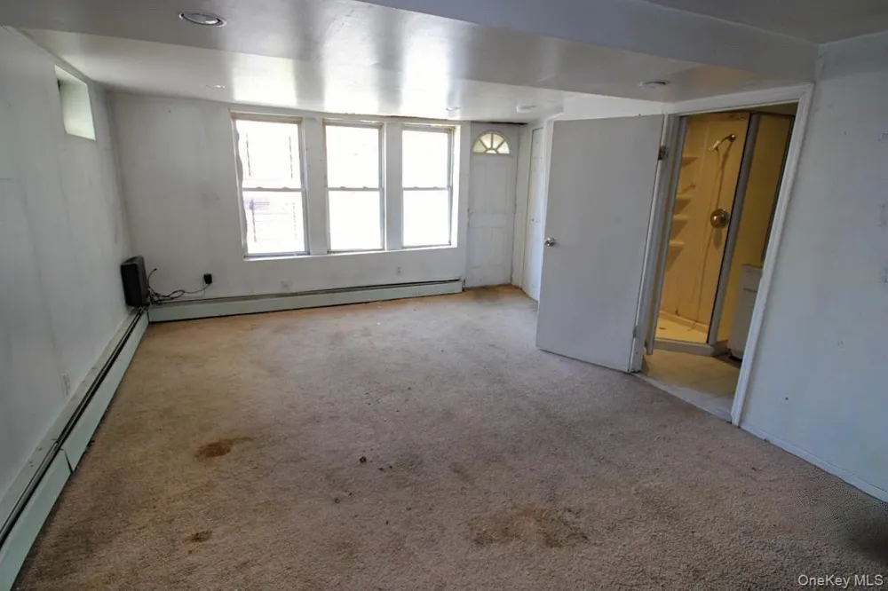 1051 victory Boulevard Staten Island, NY 10301