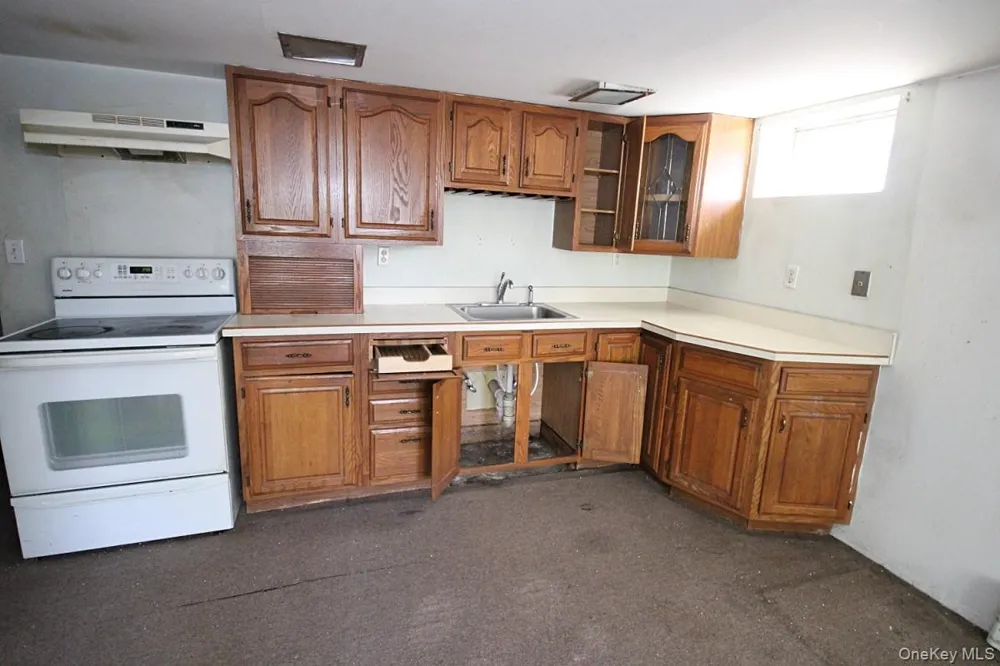 1051 victory Boulevard Staten Island, NY 10301