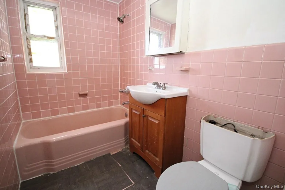 1051 victory Boulevard Staten Island, NY 10301