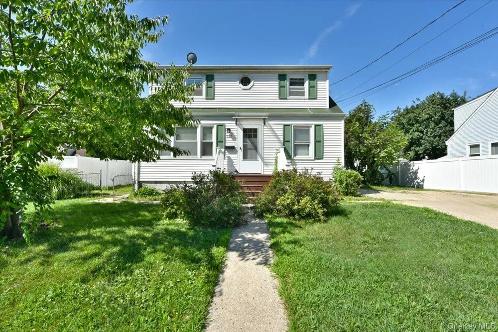 265 S Delaware Avenue Lindenhurst, NY 11757