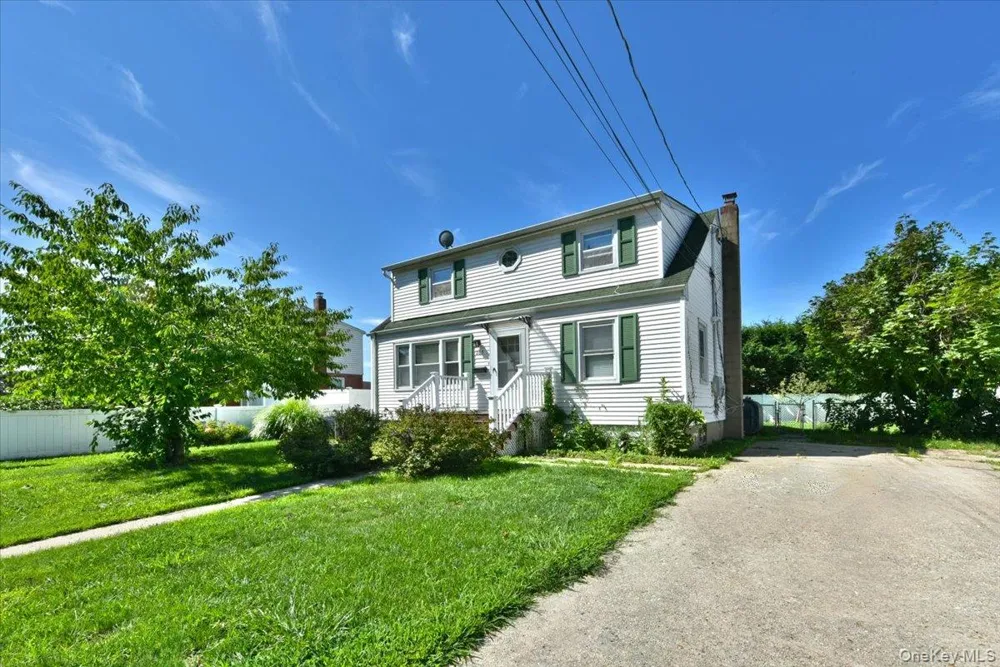 265 S Delaware Avenue Lindenhurst, NY 11757