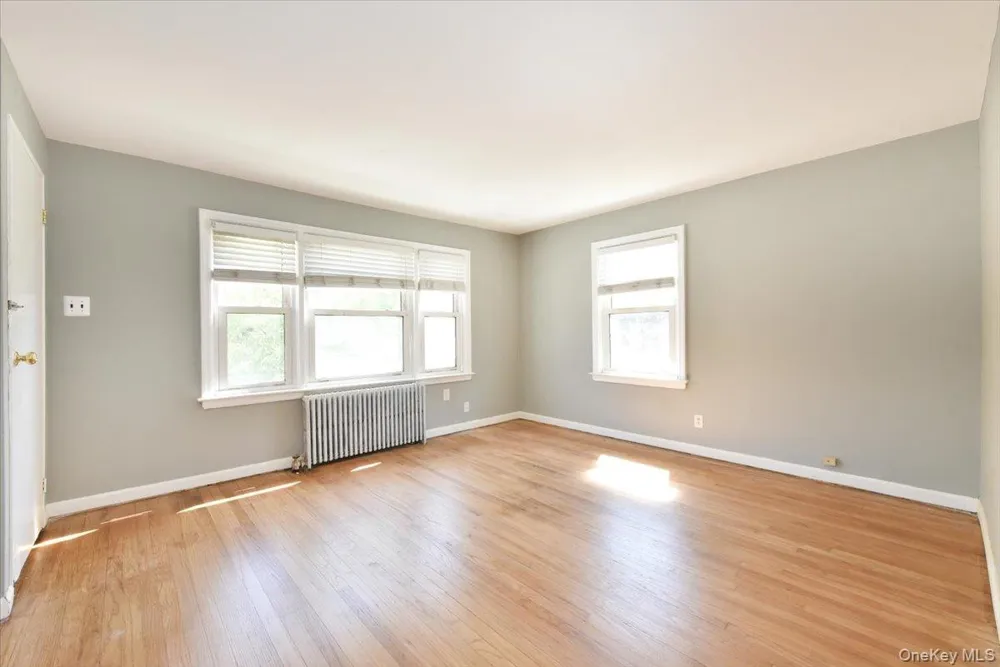 265 S Delaware Avenue Lindenhurst, NY 11757
