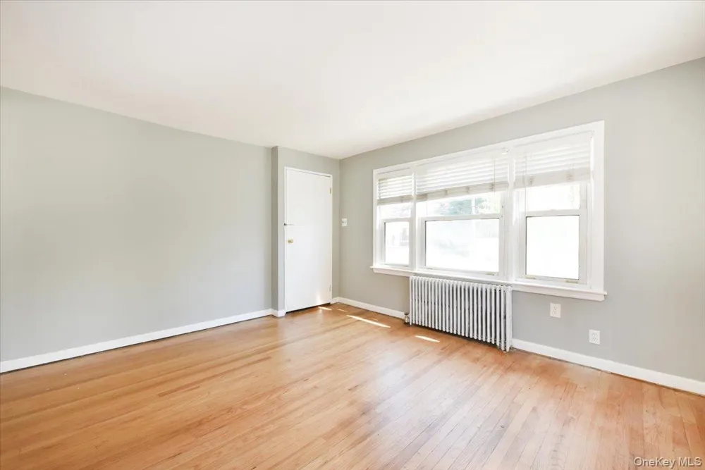 265 S Delaware Avenue Lindenhurst, NY 11757