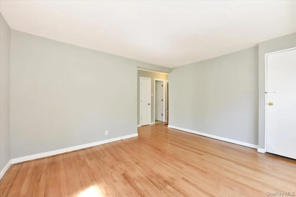 265 S Delaware Avenue Lindenhurst, NY 11757