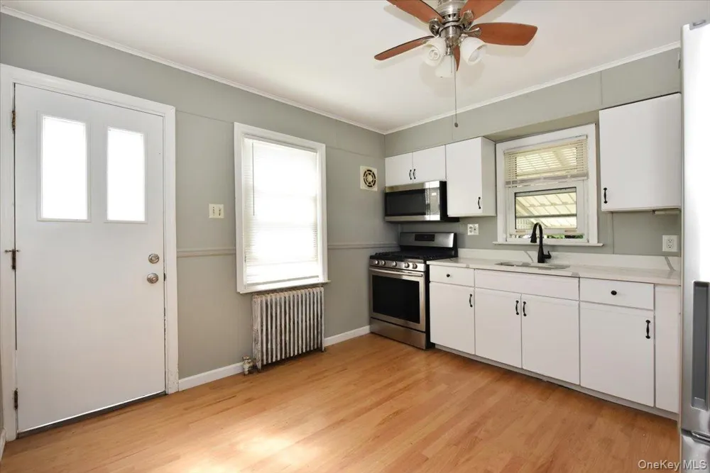 265 S Delaware Avenue Lindenhurst, NY 11757