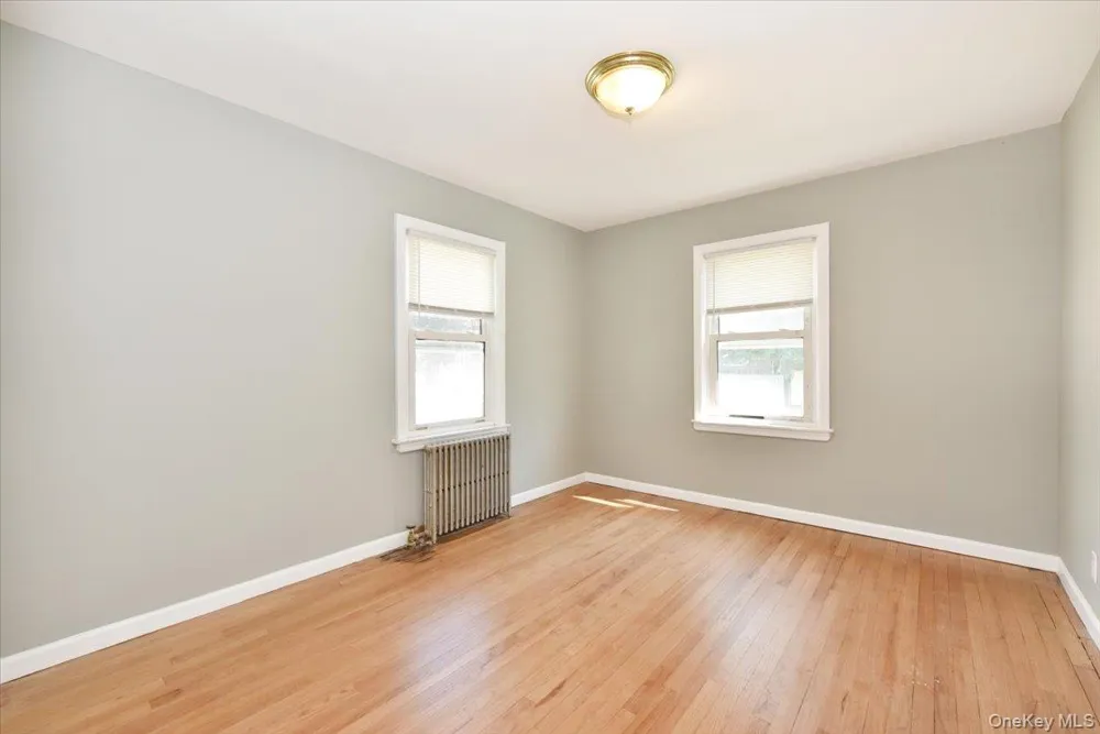 265 S Delaware Avenue Lindenhurst, NY 11757