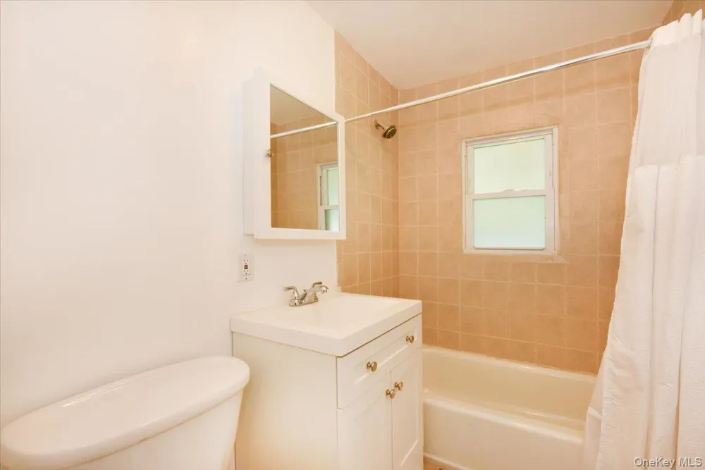 265 S Delaware Avenue Lindenhurst, NY 11757