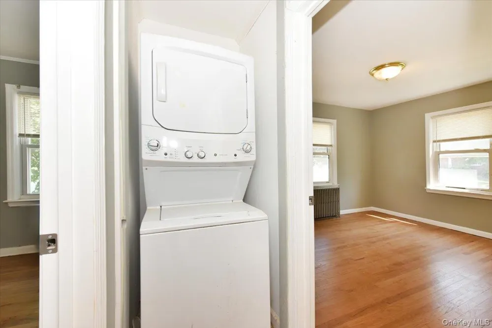 265 S Delaware Avenue Lindenhurst, NY 11757