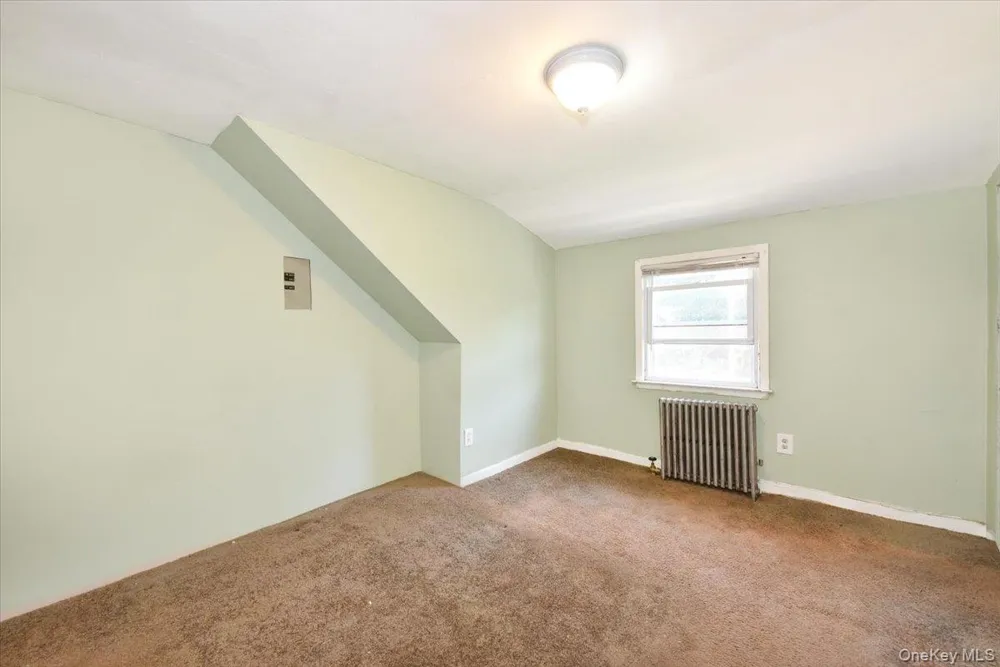 265 S Delaware Avenue Lindenhurst, NY 11757