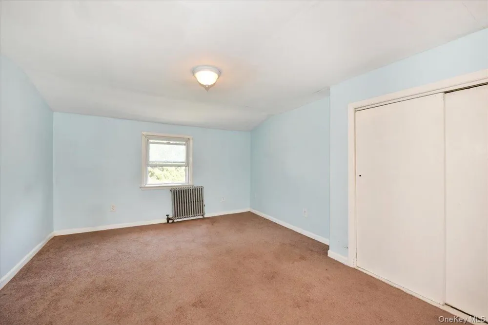 265 S Delaware Avenue Lindenhurst, NY 11757