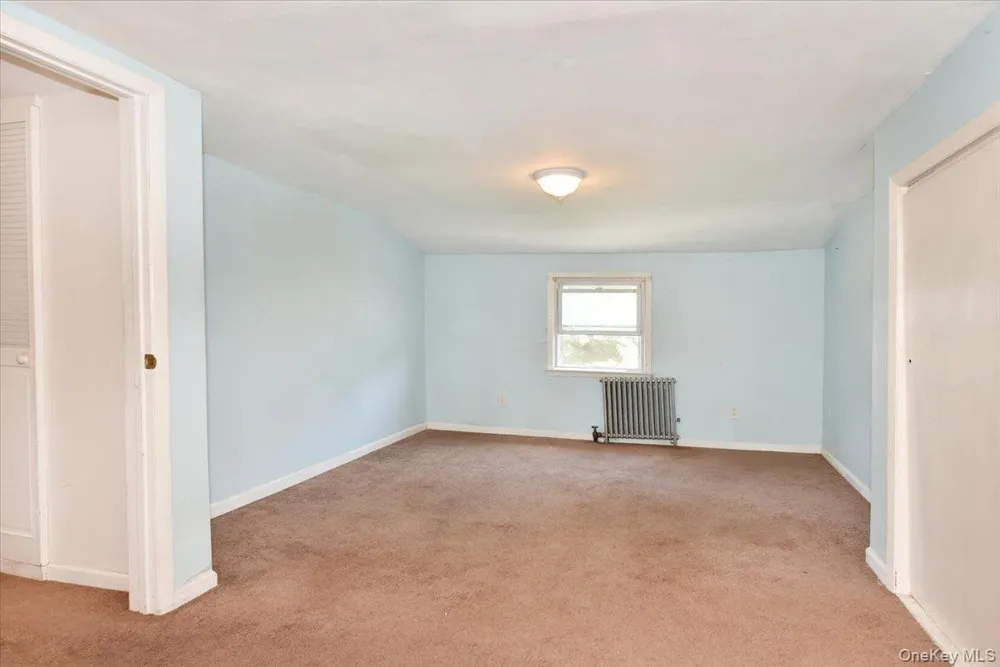 265 S Delaware Avenue Lindenhurst, NY 11757