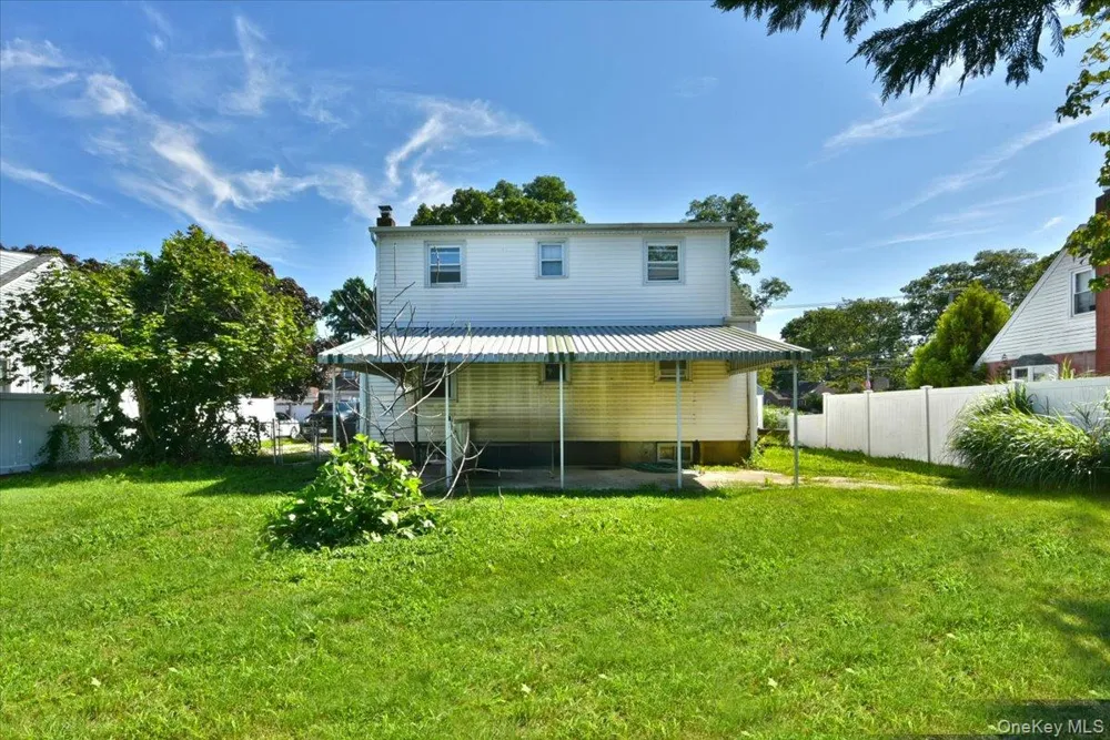 265 S Delaware Avenue Lindenhurst, NY 11757