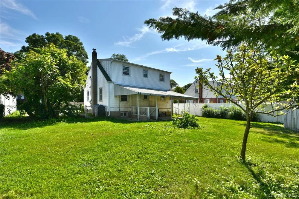 265 S Delaware Avenue Lindenhurst, NY 11757
