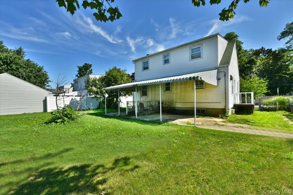 265 S Delaware Avenue Lindenhurst, NY 11757