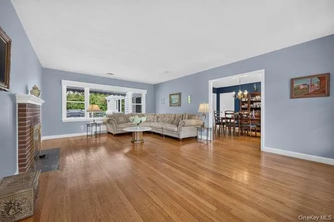 4 Woodleaf Court Cold Spring Harbor, NY 11724