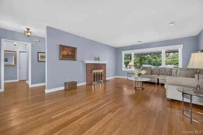 4 Woodleaf Court Cold Spring Harbor, NY 11724
