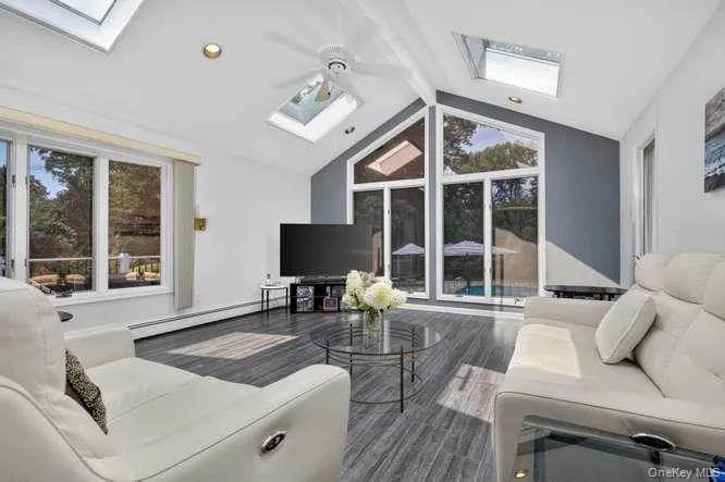 4 Woodleaf Court Cold Spring Harbor, NY 11724