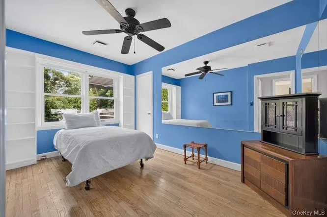 4 Woodleaf Court Cold Spring Harbor, NY 11724