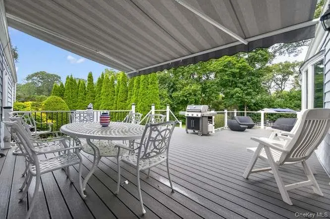 4 Woodleaf Court Cold Spring Harbor, NY 11724