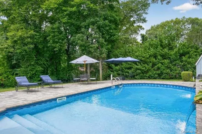 4 Woodleaf Court Cold Spring Harbor, NY 11724