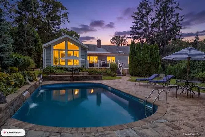 4 Woodleaf Court Cold Spring Harbor, NY 11724