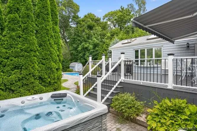 4 Woodleaf Court Cold Spring Harbor, NY 11724
