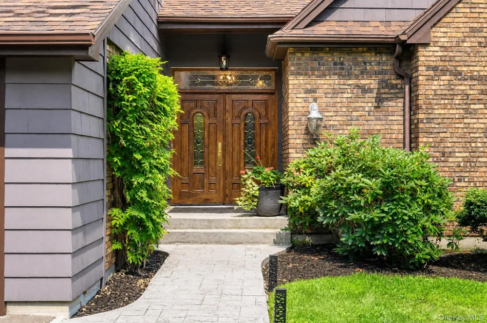 11 Coach Hill Drive Danbury, CT Call Listing Agent, CT 06811