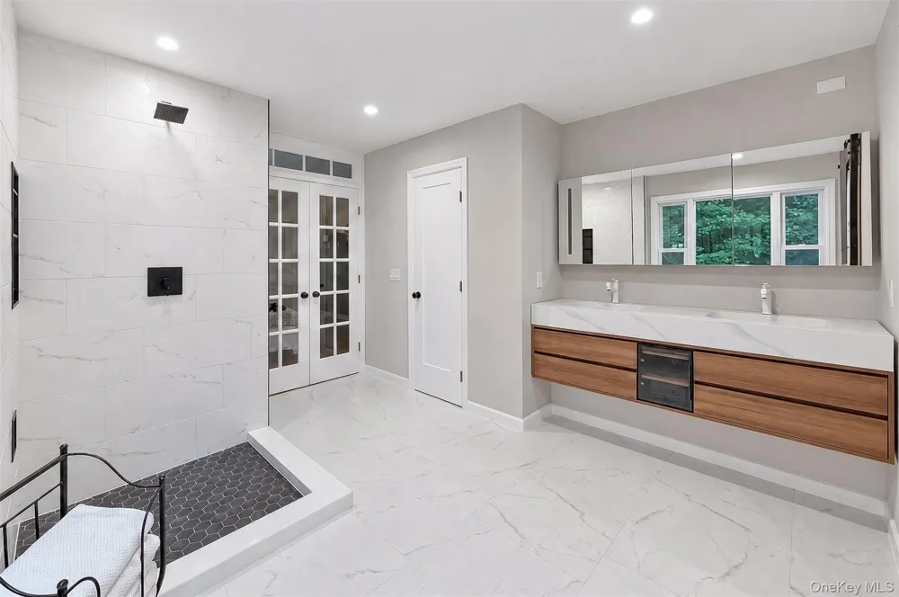 11 Coach Hill Drive Danbury, CT Call Listing Agent, CT 06811