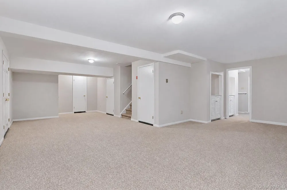 11 Coach Hill Drive Danbury, CT Call Listing Agent, CT 06811