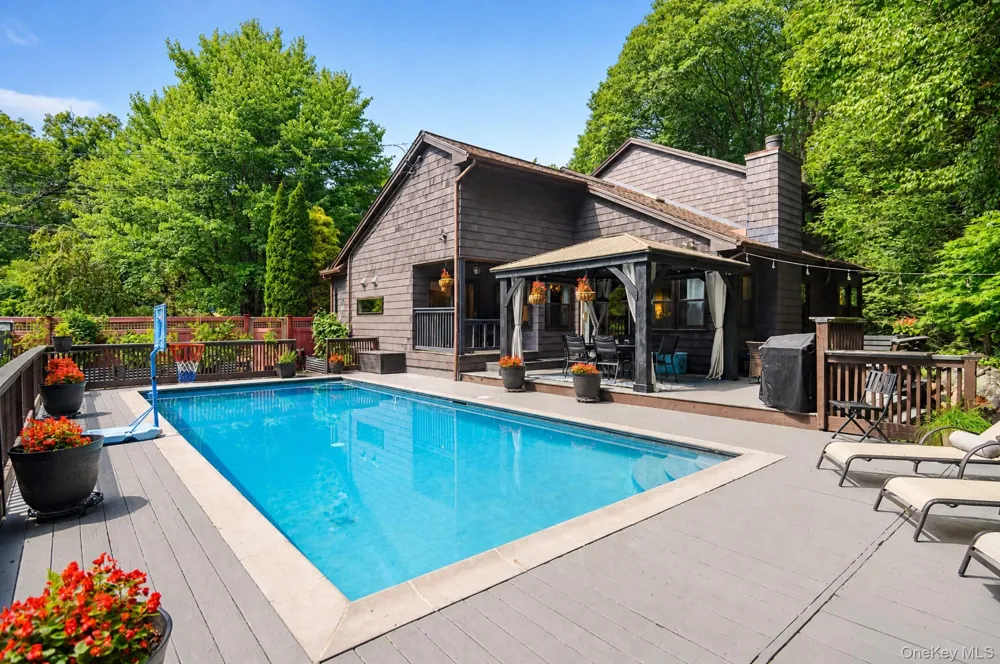 11 Coach Hill Drive Danbury, CT Call Listing Agent, CT 06811