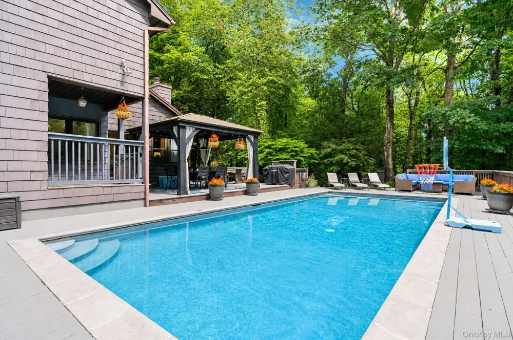 11 Coach Hill Drive Danbury, CT Call Listing Agent, CT 06811
