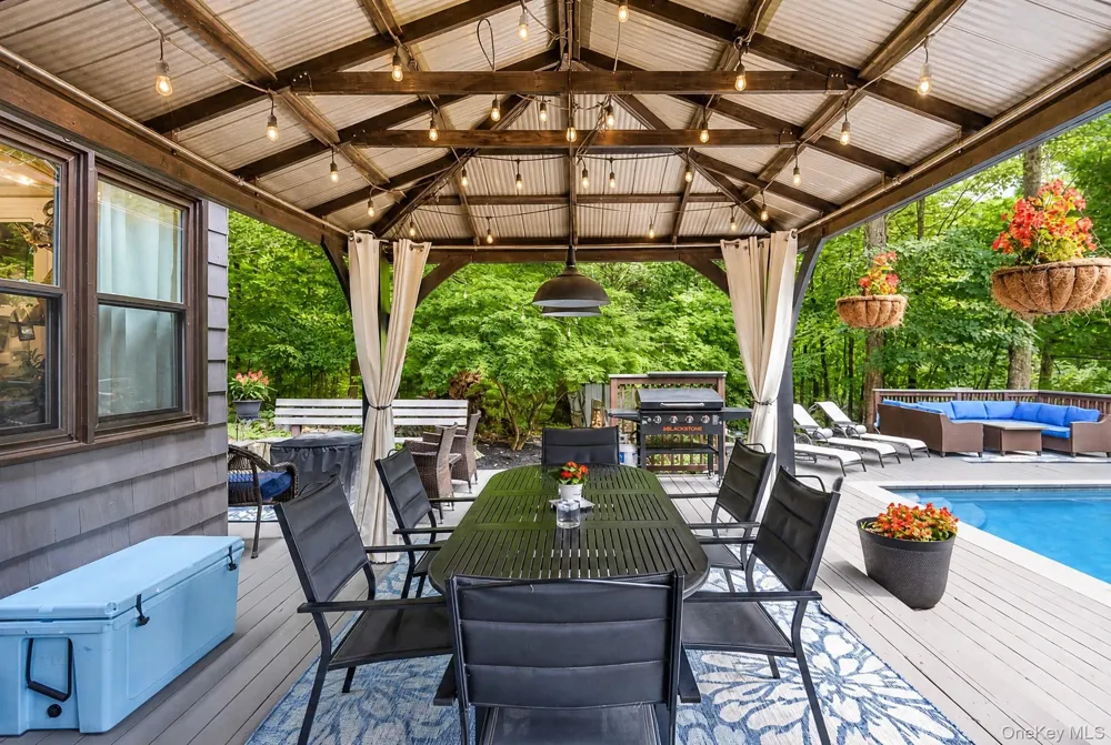 11 Coach Hill Drive Danbury, CT Call Listing Agent, CT 06811