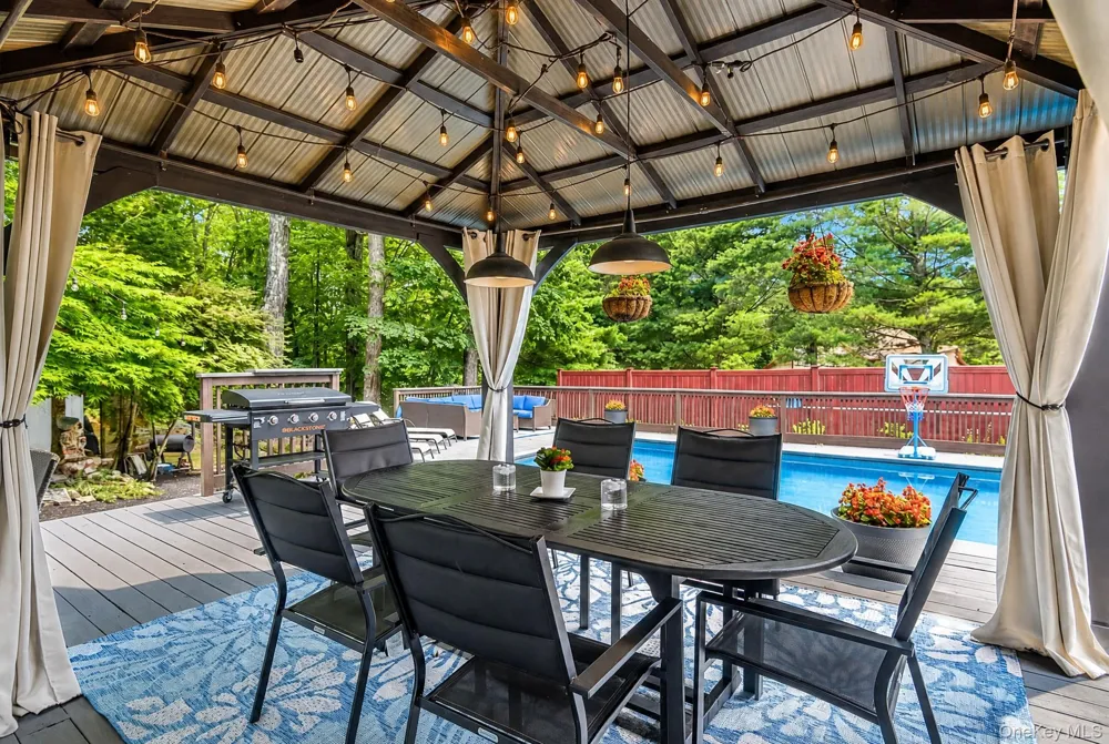 11 Coach Hill Drive Danbury, CT Call Listing Agent, CT 06811