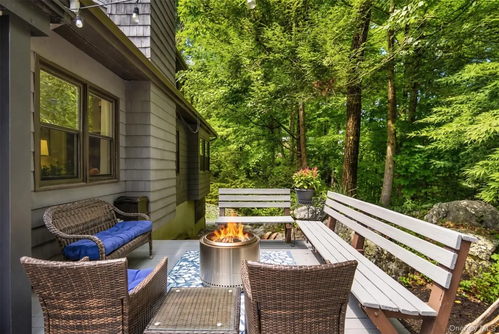 11 Coach Hill Drive Danbury, CT Call Listing Agent, CT 06811